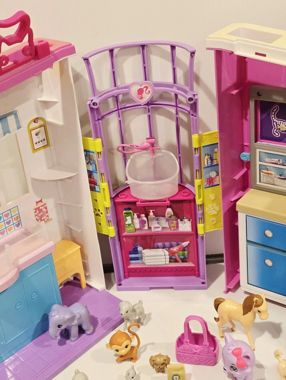 Barbie Folding Pet Care Center Animal Vet Clinic Foldaway Playset